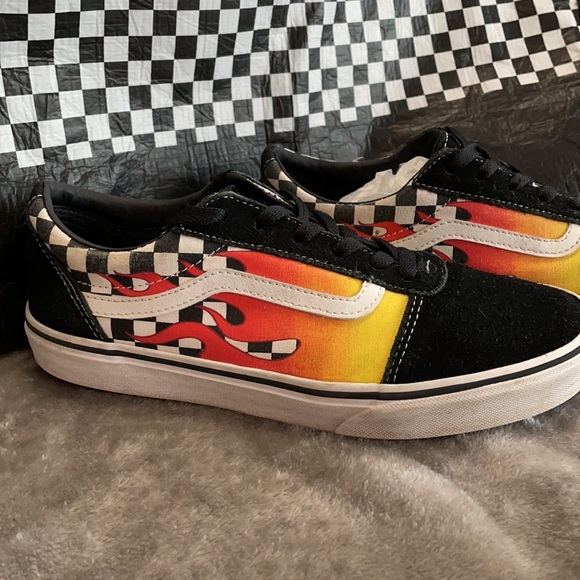 VANS SK8-LOW YOUTH SNEAKERS WITH FLAMES AND CHECKERBOARD - Picture 2 of 11